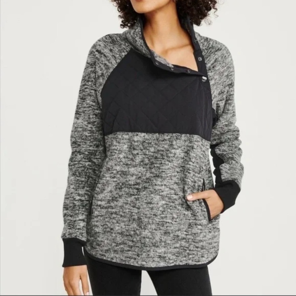 Abercrombie & Fitch Women’s Asymmetrical Button Up Quilted Pile Pullover XXS